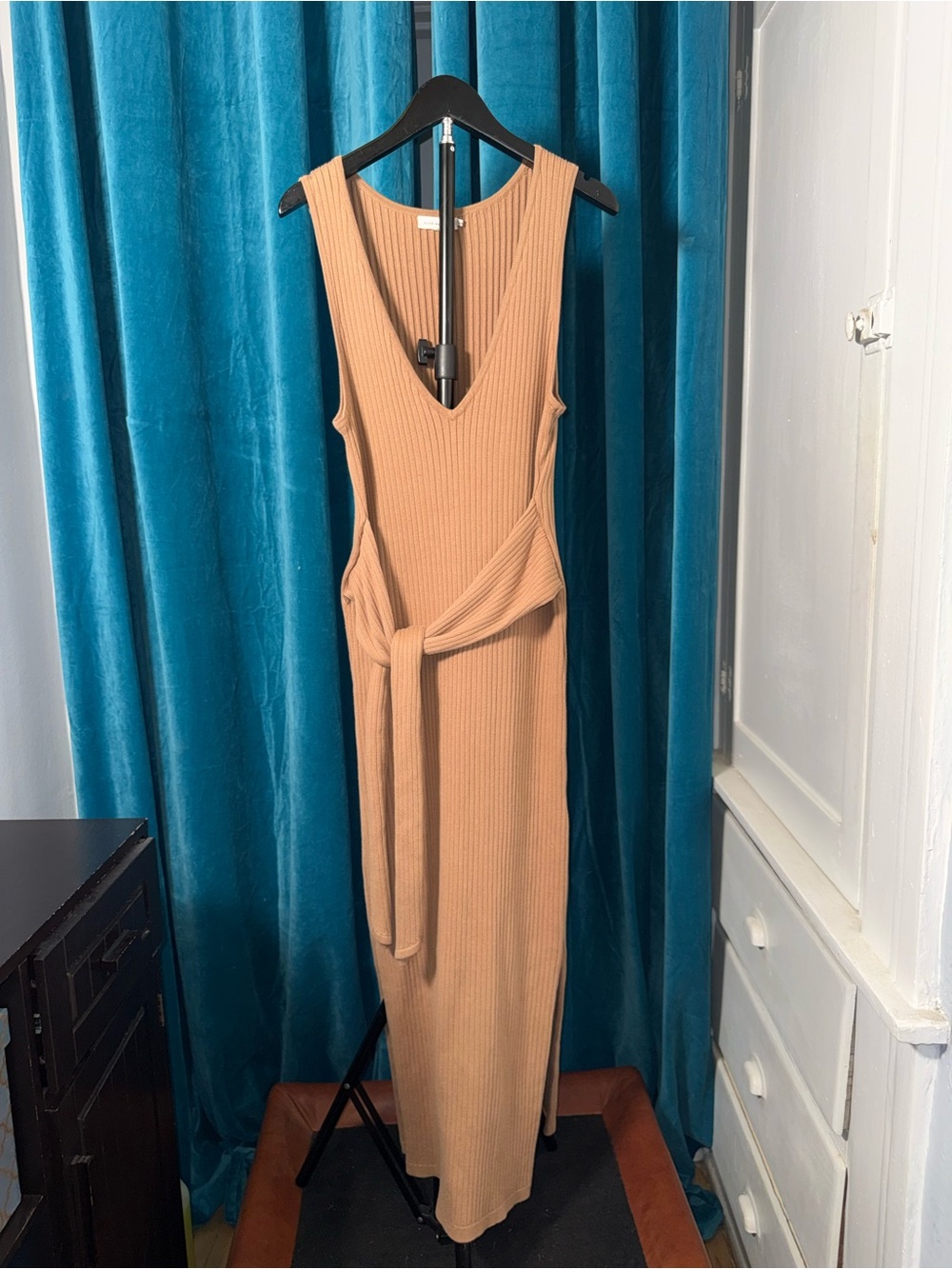 Good American Belted Body Dress Taupe Brown Ribbed Knit V-Neck Midi Size 4